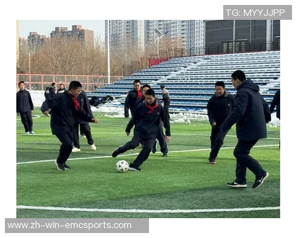 足球群星照展现球场传奇与青春梦想的璀璨瞬间